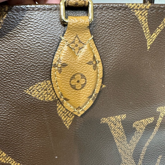 Louis Vuitton Monogram Canvas OnTheGo MM Shoulder Bag Totes - Picture 7 of 11